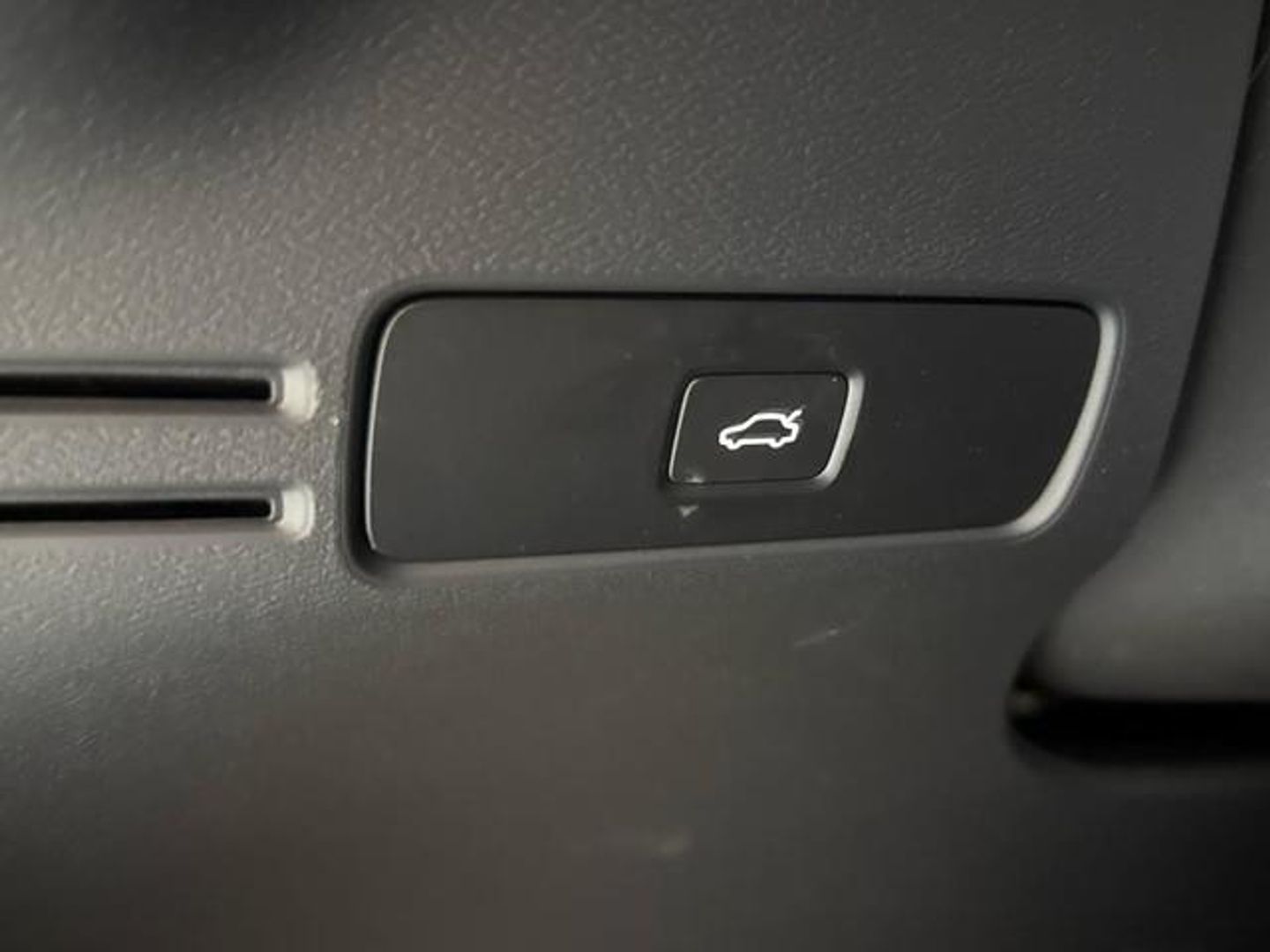 Volvo XC40 B3 G Plus Dark Auto 120 kW (163 CV)