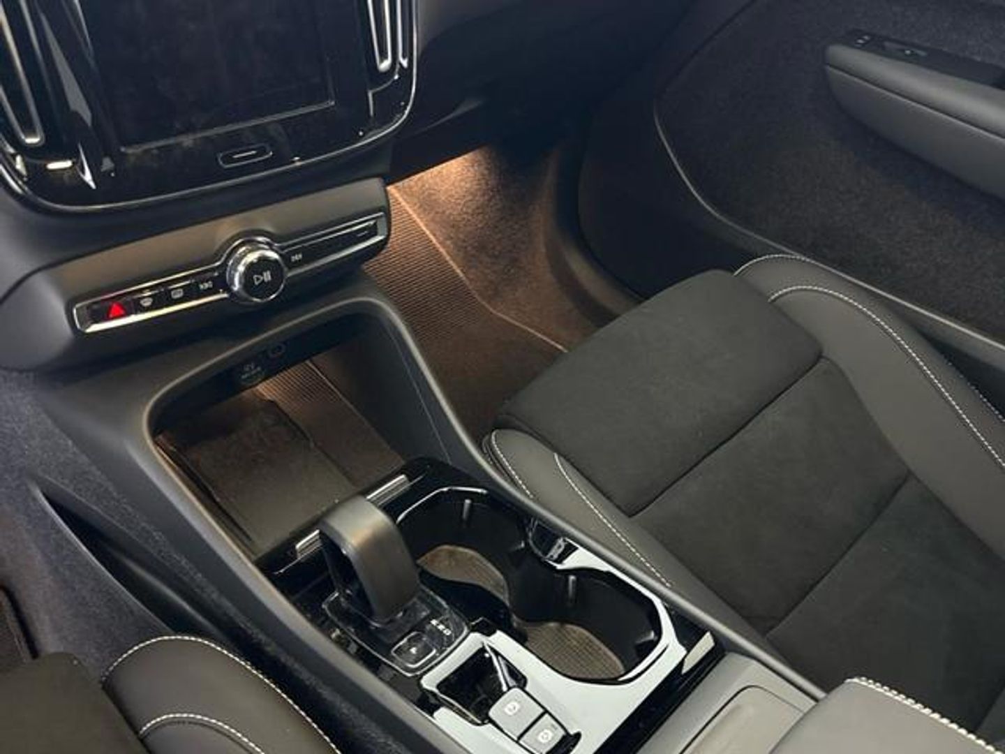 Volvo XC40 B3 G Plus Dark Auto 120 kW (163 CV)