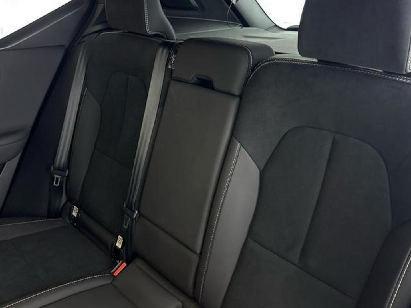 Volvo XC40 B3 G Plus Dark Auto 120 kW (163 CV)