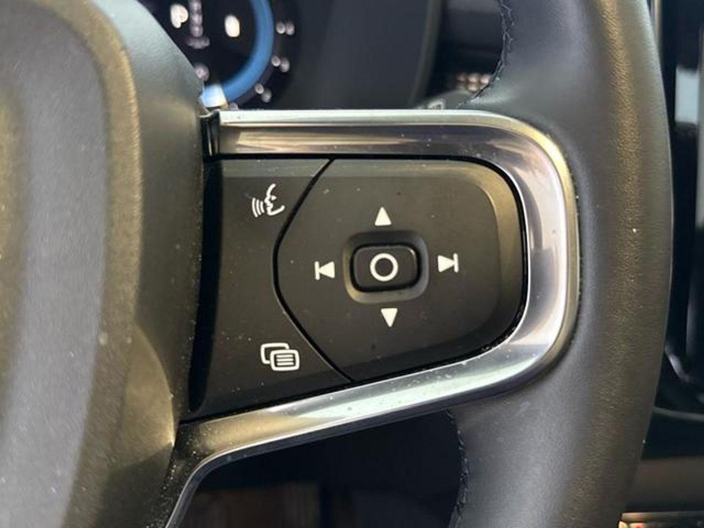 Volvo XC40 B3 G Plus Dark Auto 120 kW (163 CV)