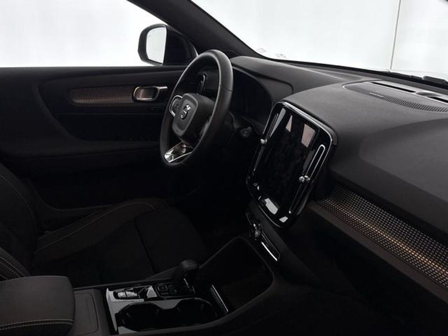 Volvo XC40 B3 G Plus Dark Auto 120 kW (163 CV)