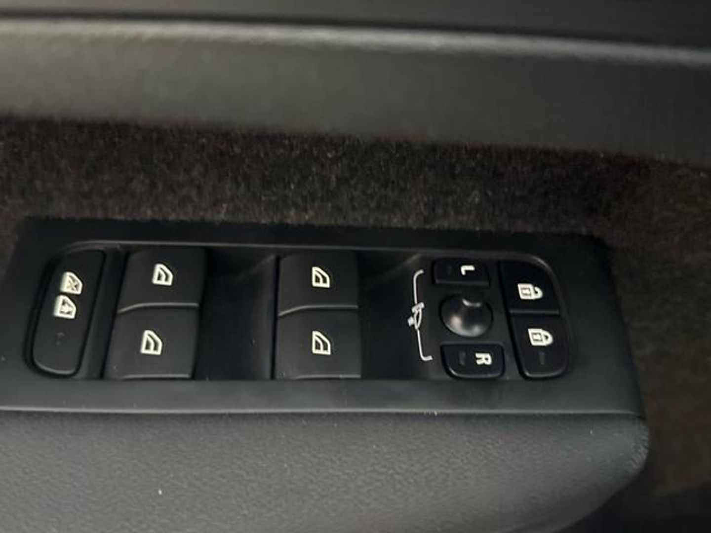 Volvo XC40 B3 G Plus Dark Auto 120 kW (163 CV)