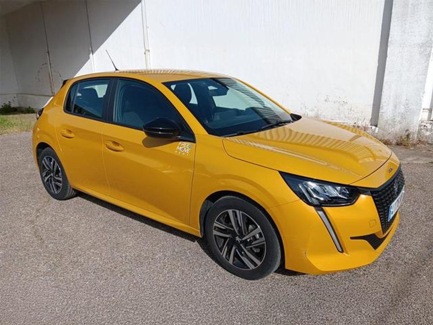 Peugeot 208 BlueHDi 100 Active Pack 75 kW (100 CV) Amarillo Compact