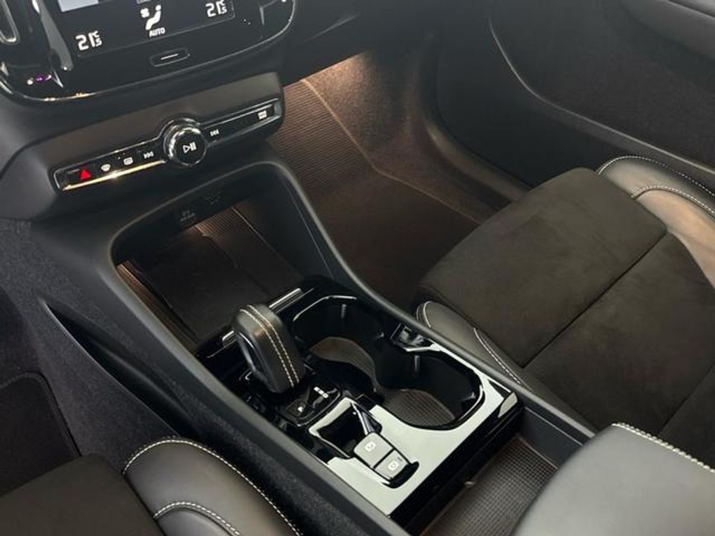 Volvo XC40 T4 Twin Recharge R-Design Auto 155 kW (211 CV)