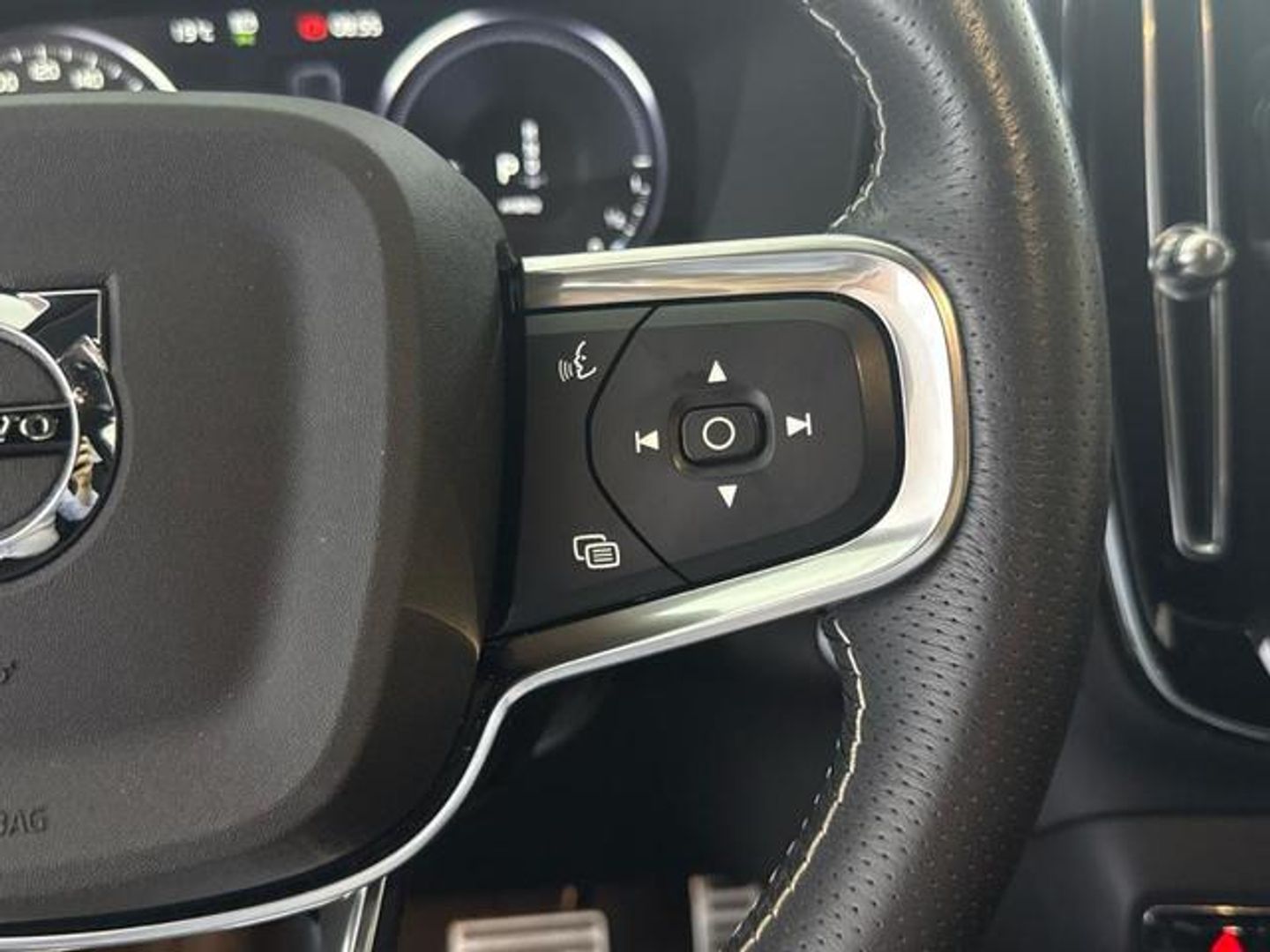 Volvo XC40 T4 Twin Recharge R-Design Auto 155 kW (211 CV)