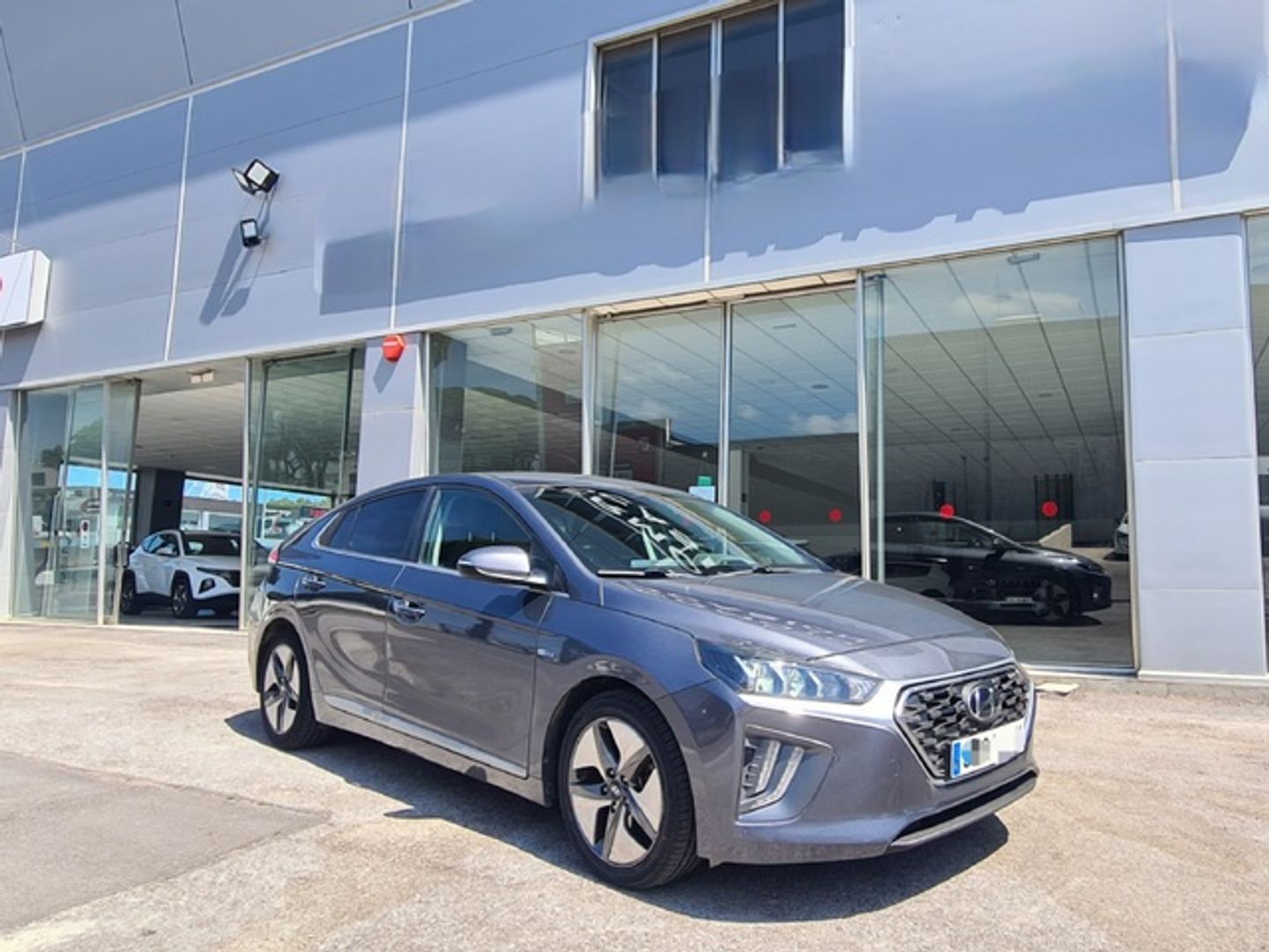 Hyundai Ioniq 1.6 GDI HEV Tecno DCT 104 kW (141 CV) Gris Sedan
