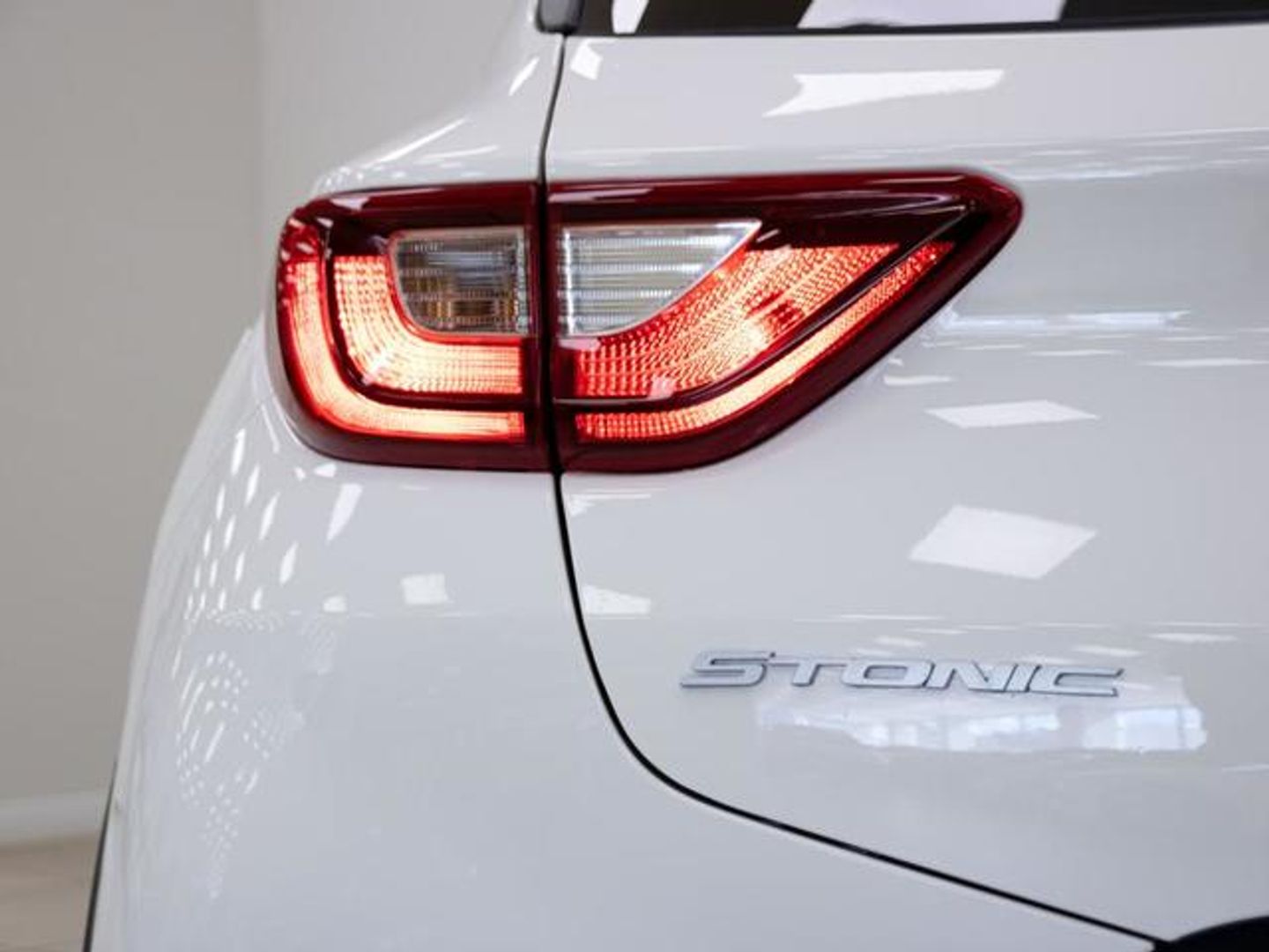 Kia Stonic 1.0 T-GDi MHEV MT Concept 74 kW (100 CV)