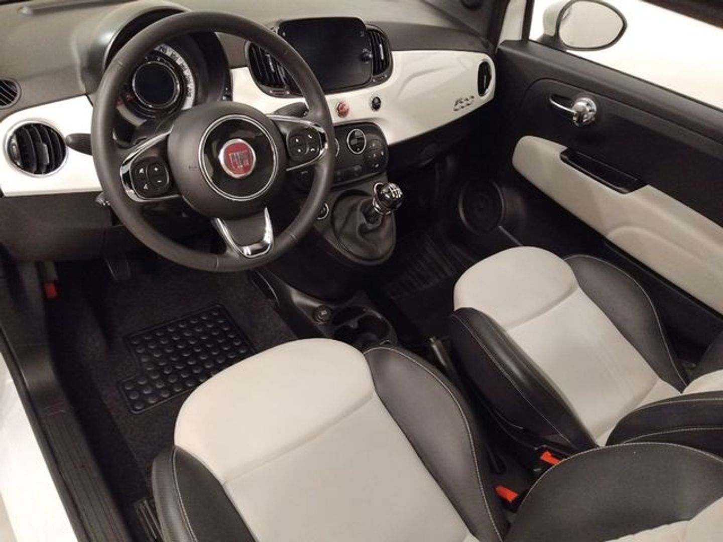 Fiat 500 1.0 Hybrid Dolcevita 51 kW (70 CV)