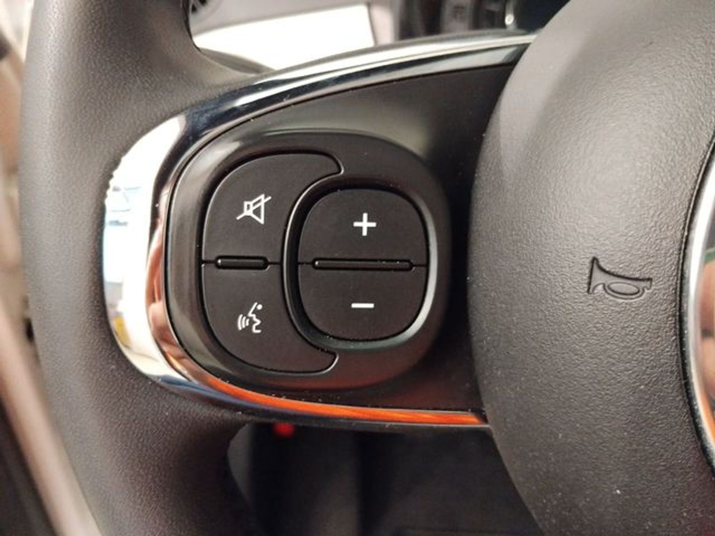 Fiat 500 1.0 Hybrid Dolcevita 51 kW (70 CV)