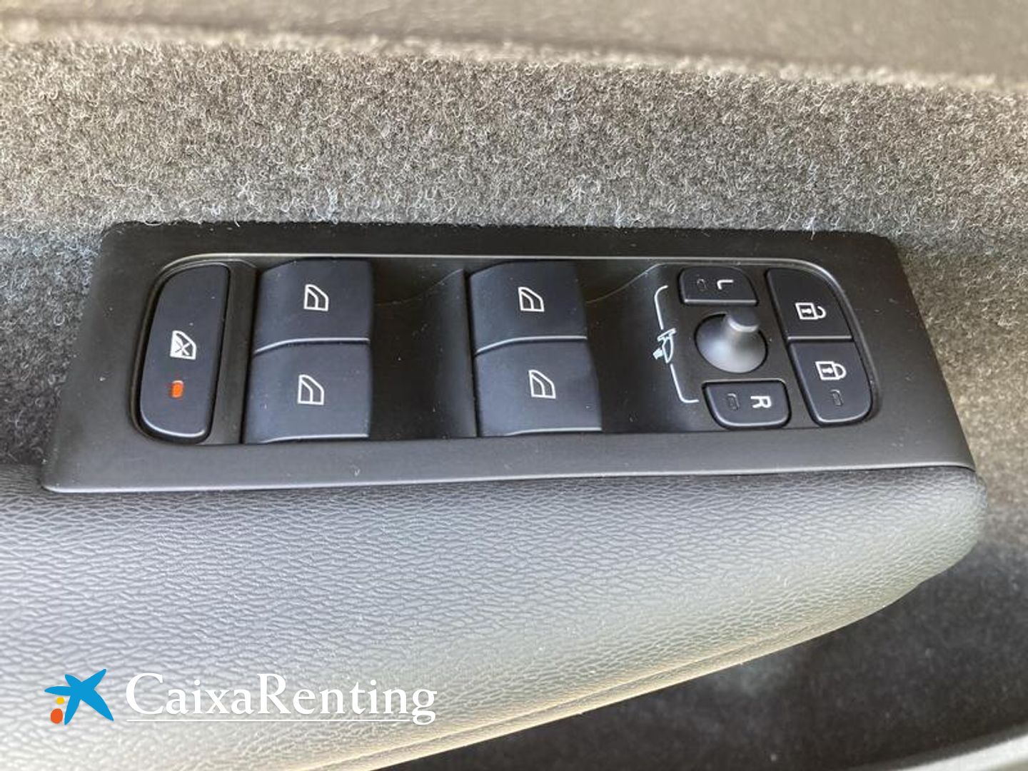 Volvo XC40 T2 Momentum Core 95 kW (129 CV)
