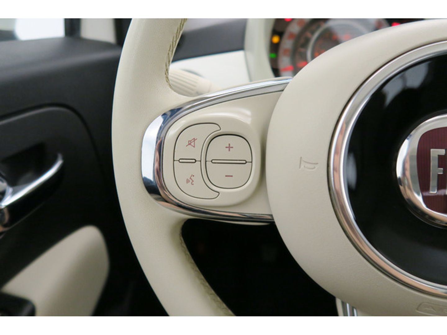 Fiat 500 1.0 Hybrid Dolcevita 51 kW (70 CV)