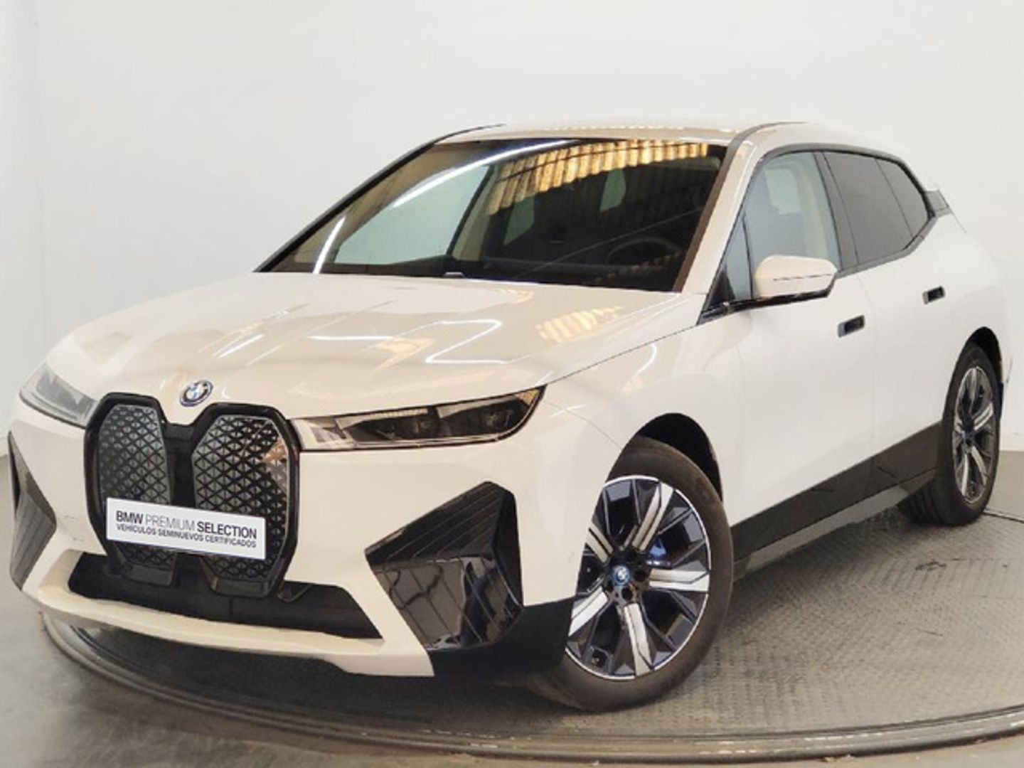 BMW iX xDrive50 385 kW (523 CV)