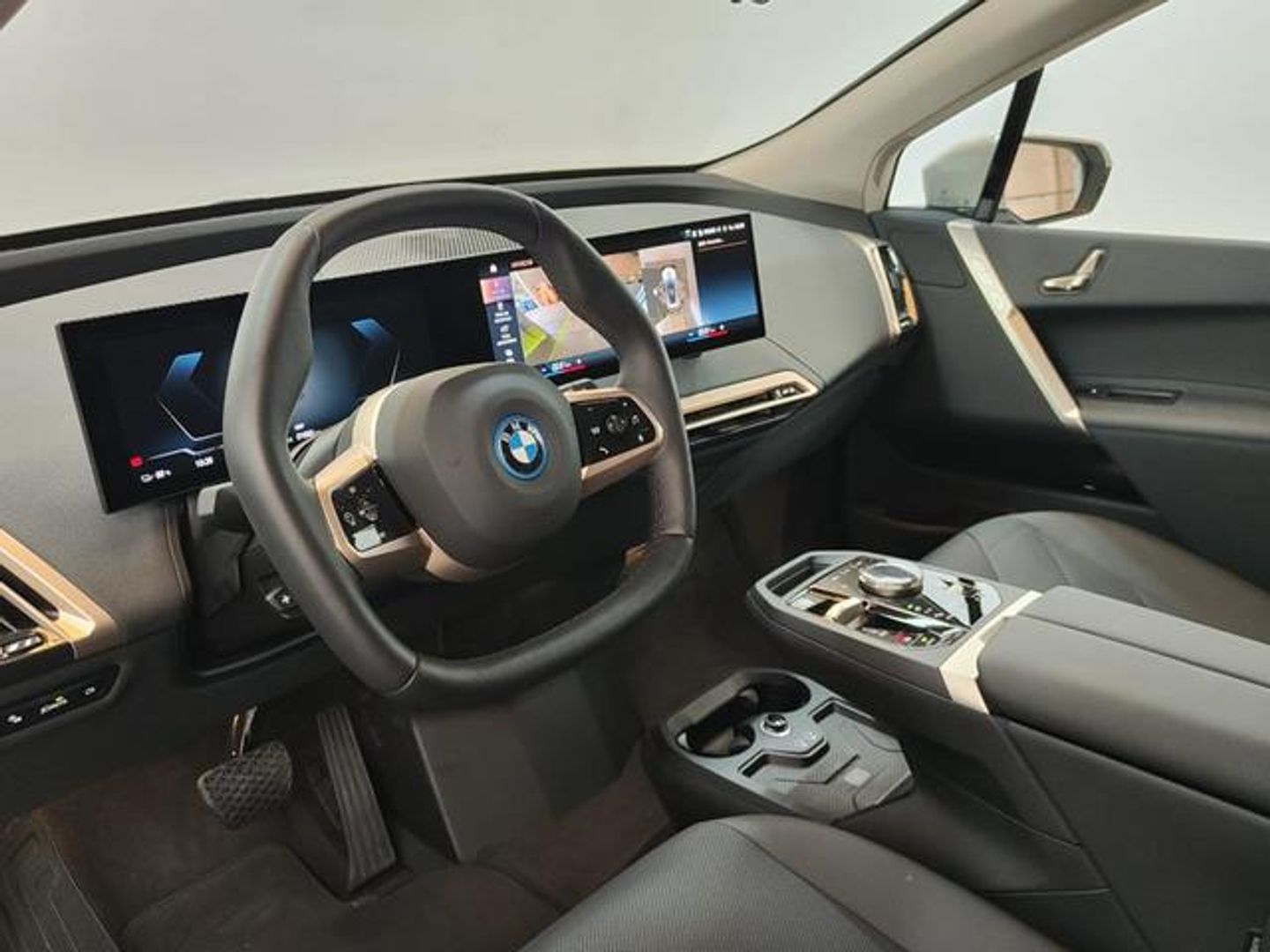 BMW iX xDrive50 385 kW (523 CV)