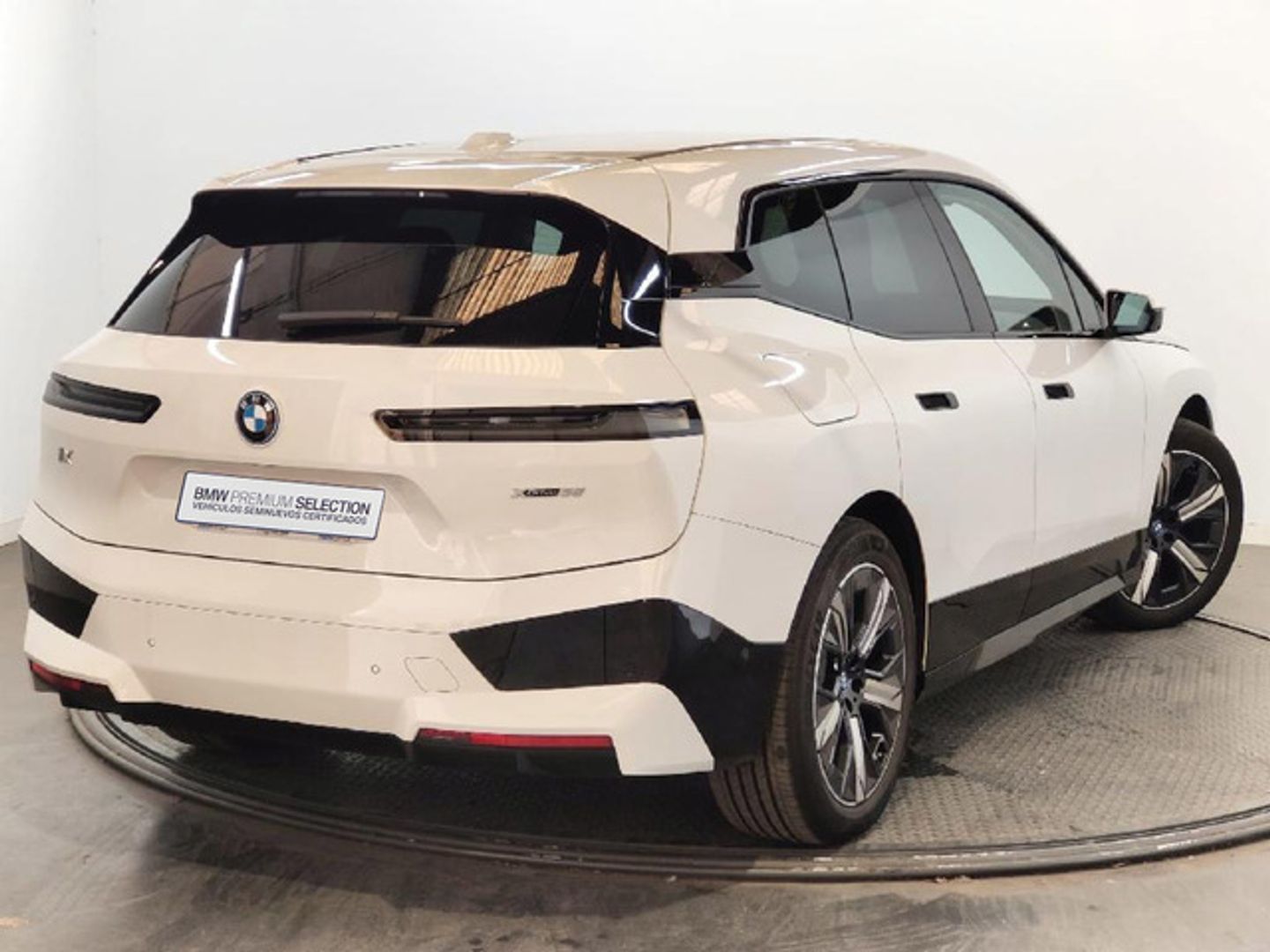 BMW iX xDrive50 385 kW (523 CV)