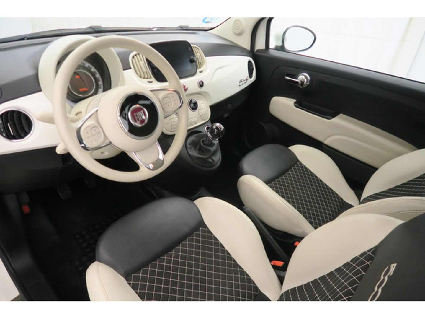 Fiat 500C 1.0 Hybrid Dolcevita 51 kW (70 CV)