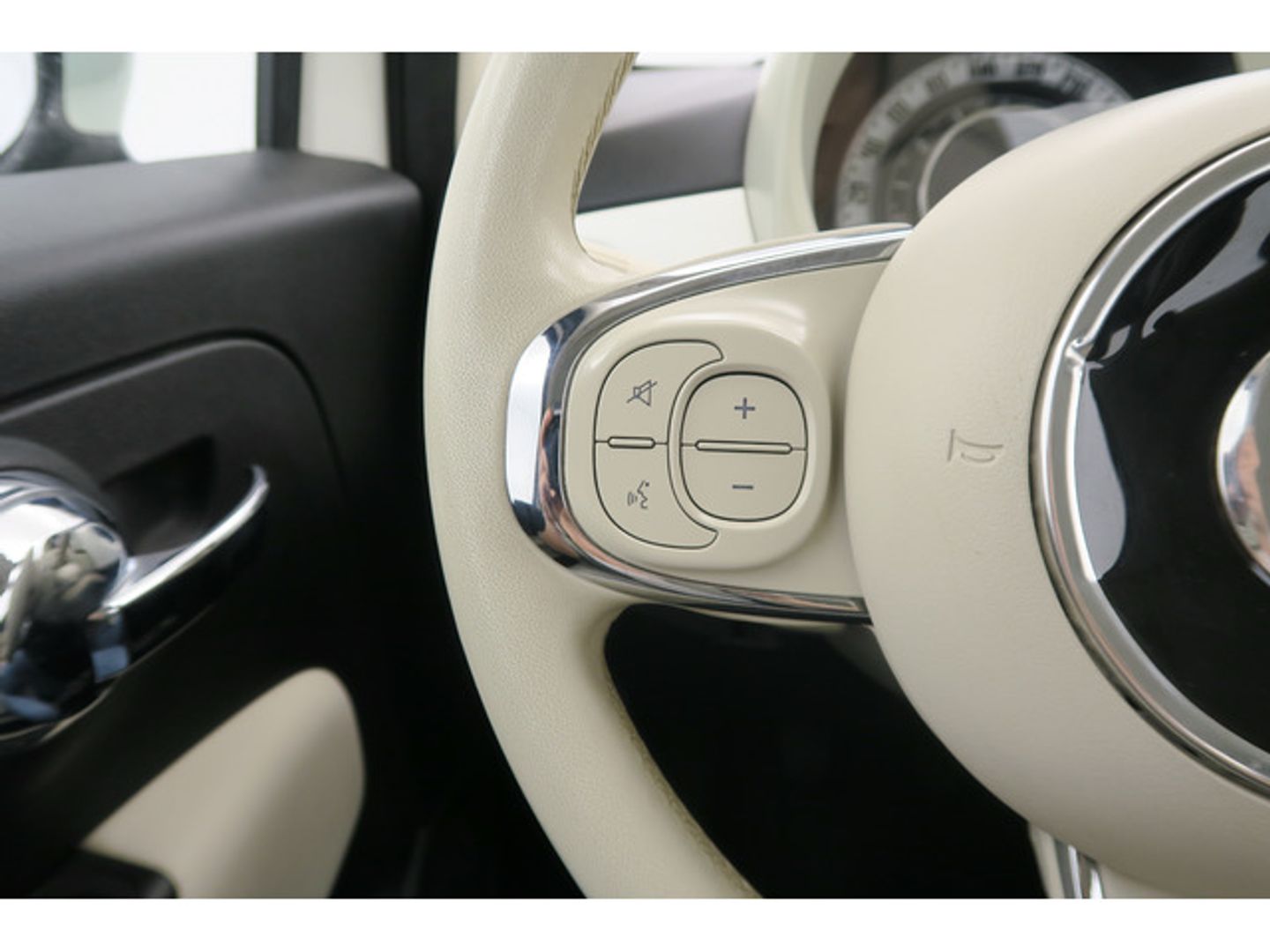 Fiat 500C 1.0 Hybrid Dolcevita 51 kW (70 CV)