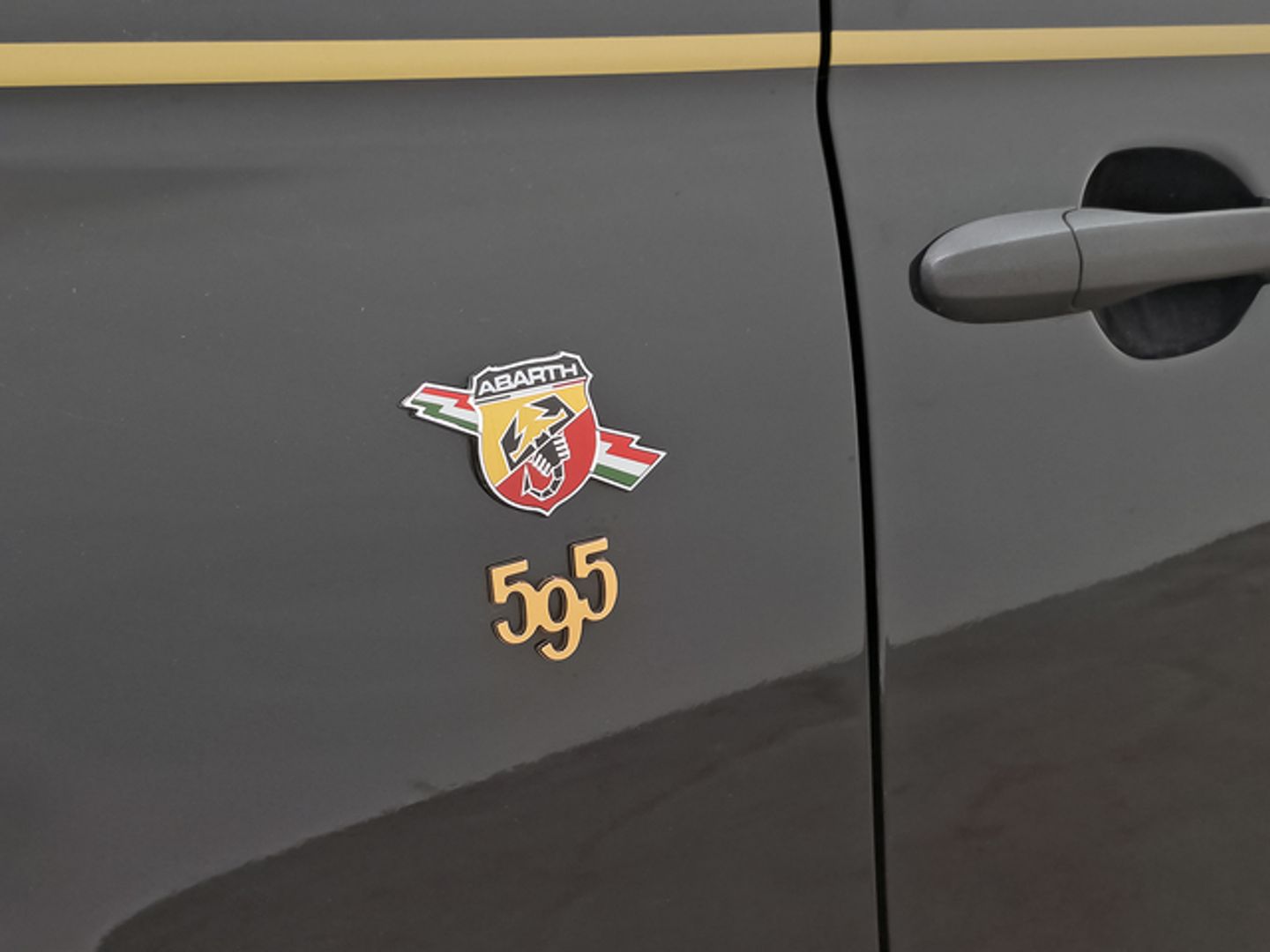 Abarth 500 1.4 16v T-Jet 595 Scorpione Oro 121 kW (165 CV)