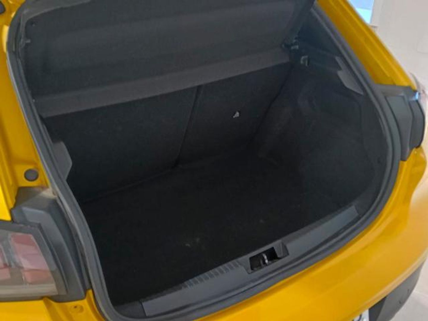 Peugeot 208 PureTech 75 Like 55 kW (75 CV)