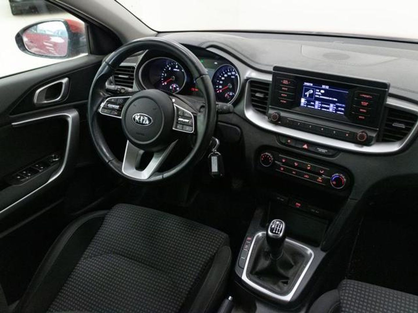 Kia Ceed Tourer 1.6 MHEV iMT Concept 100 kW (136 CV)