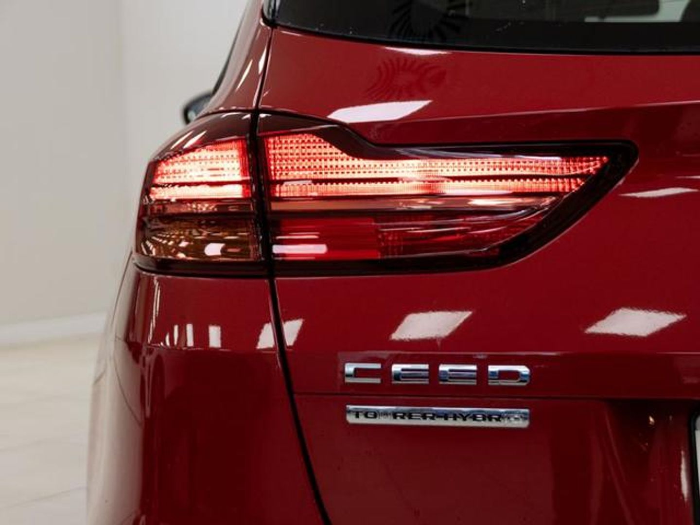 Kia Ceed Tourer 1.6 MHEV iMT Concept 100 kW (136 CV)
