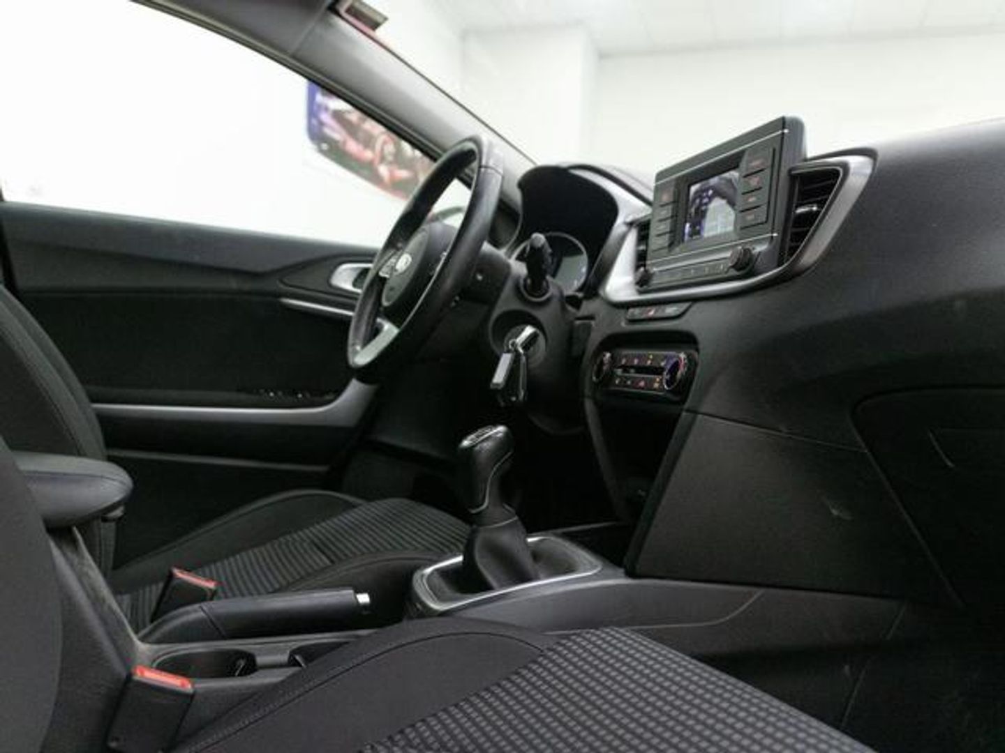 Kia Ceed Tourer 1.6 MHEV iMT Concept 100 kW (136 CV)