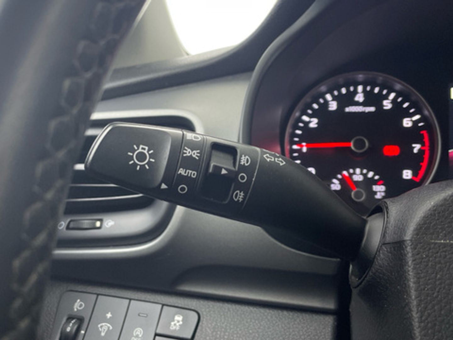 Kia Stonic 1.0 T-GDi MHEV iMT Concept 74 kW (100 CV)