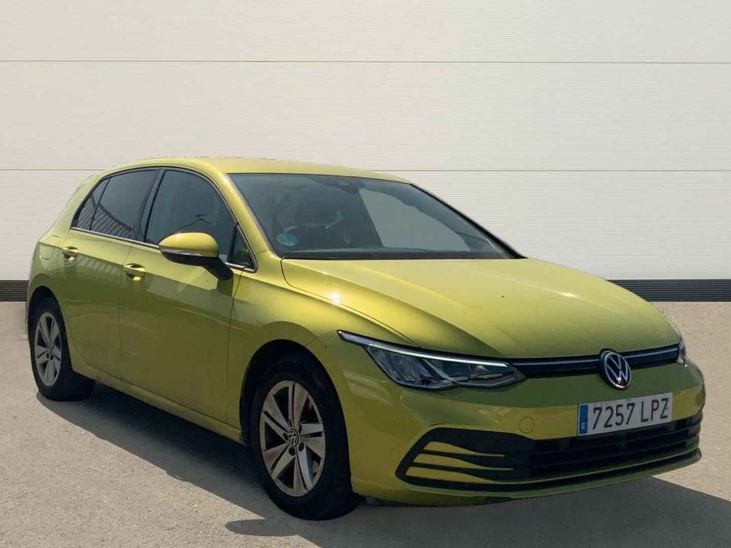 Volkswagen Golf Life 1.0 eTSI 81 kW (110 CV) DSG Amarillo Compact