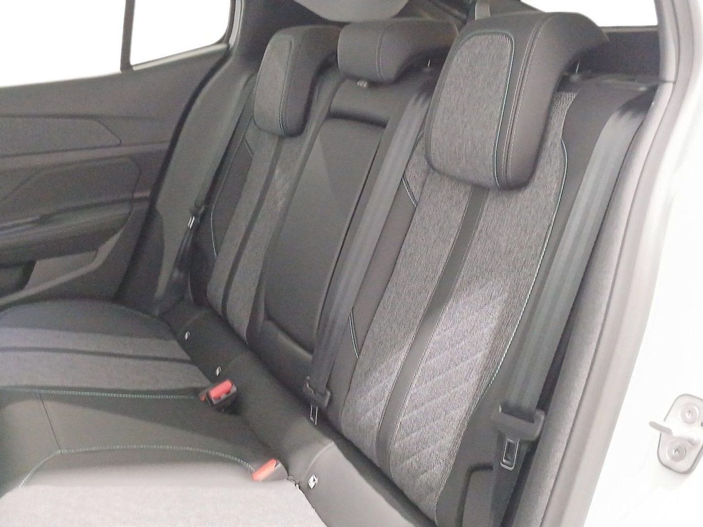 Peugeot 408 Allure Hybrid eDCS6 100 kW (136 CV)
