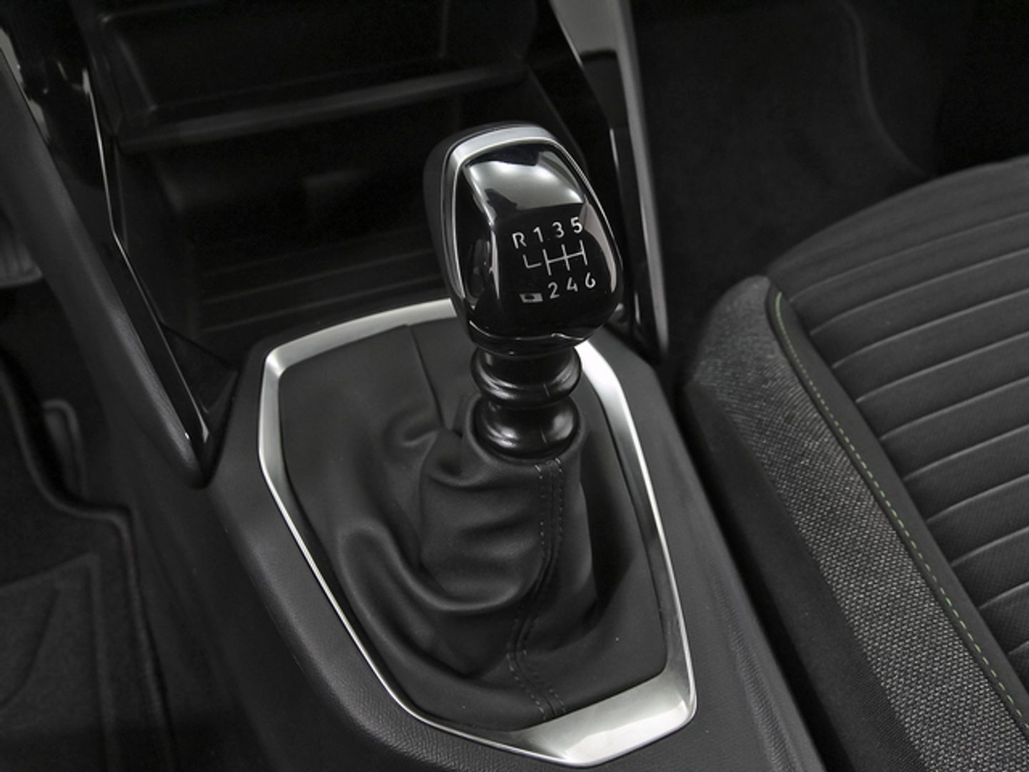 Peugeot 208 PureTech 100 Active 75 kW (100 CV)