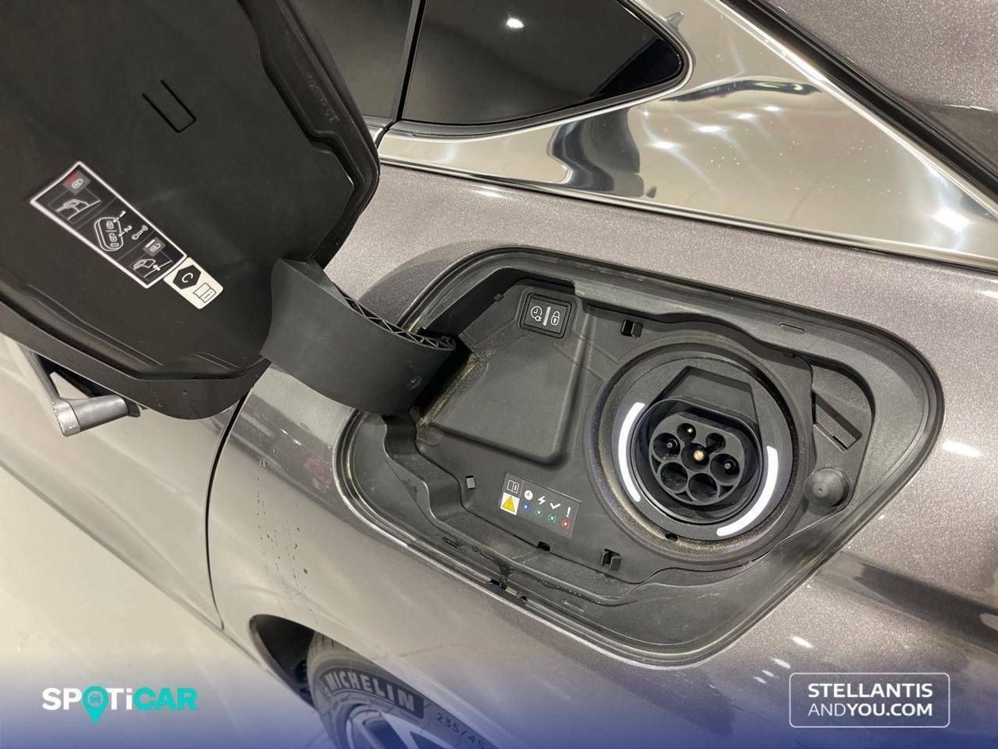 DS DS 9 E-Tense 250 Rivoli+ 184 kW (250 CV)