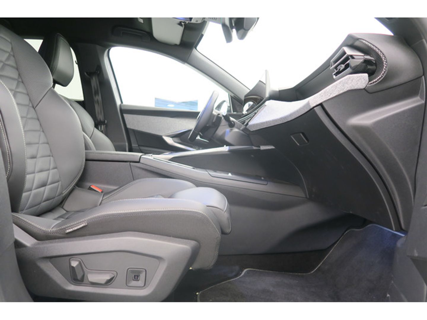 Peugeot e-3008 Eléctrico GT 157 kW (214 CV)