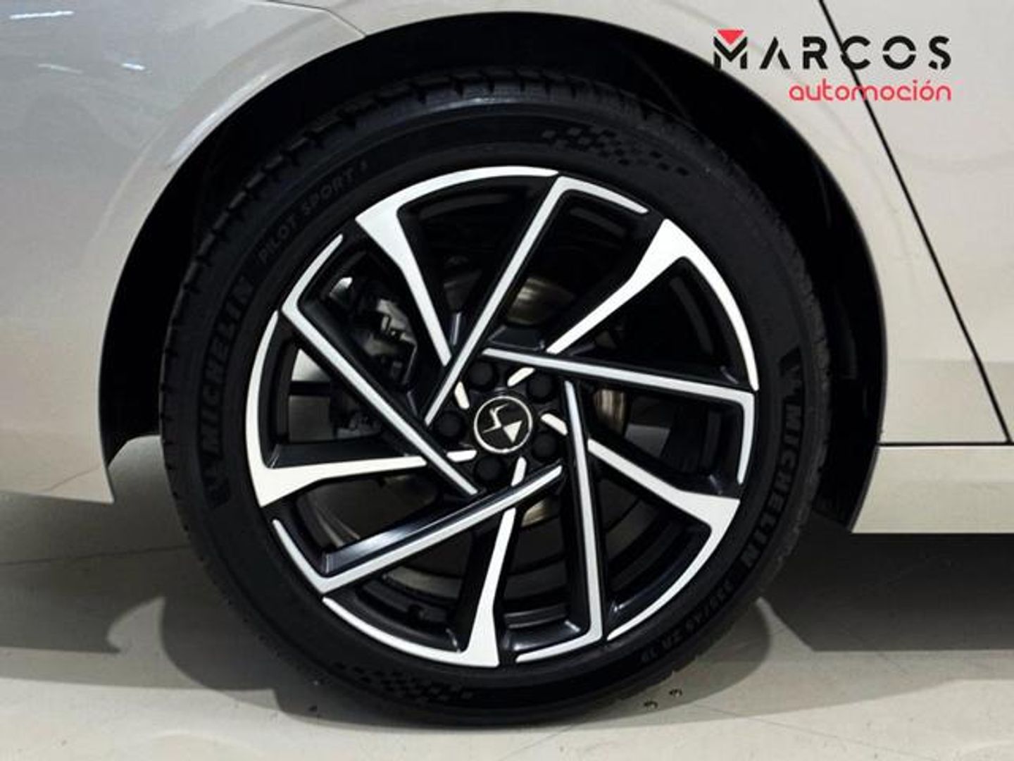 DS DS 9 E-Tense 225 Rivoli+ 165 kW (225 CV)