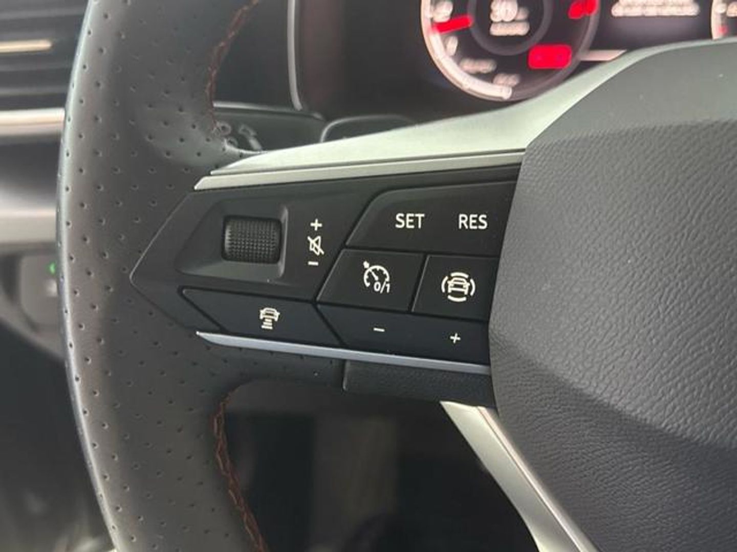 SEAT León 1.0 eTSI S&S FR 25 Aniversario DSG 81 kW (110 CV)