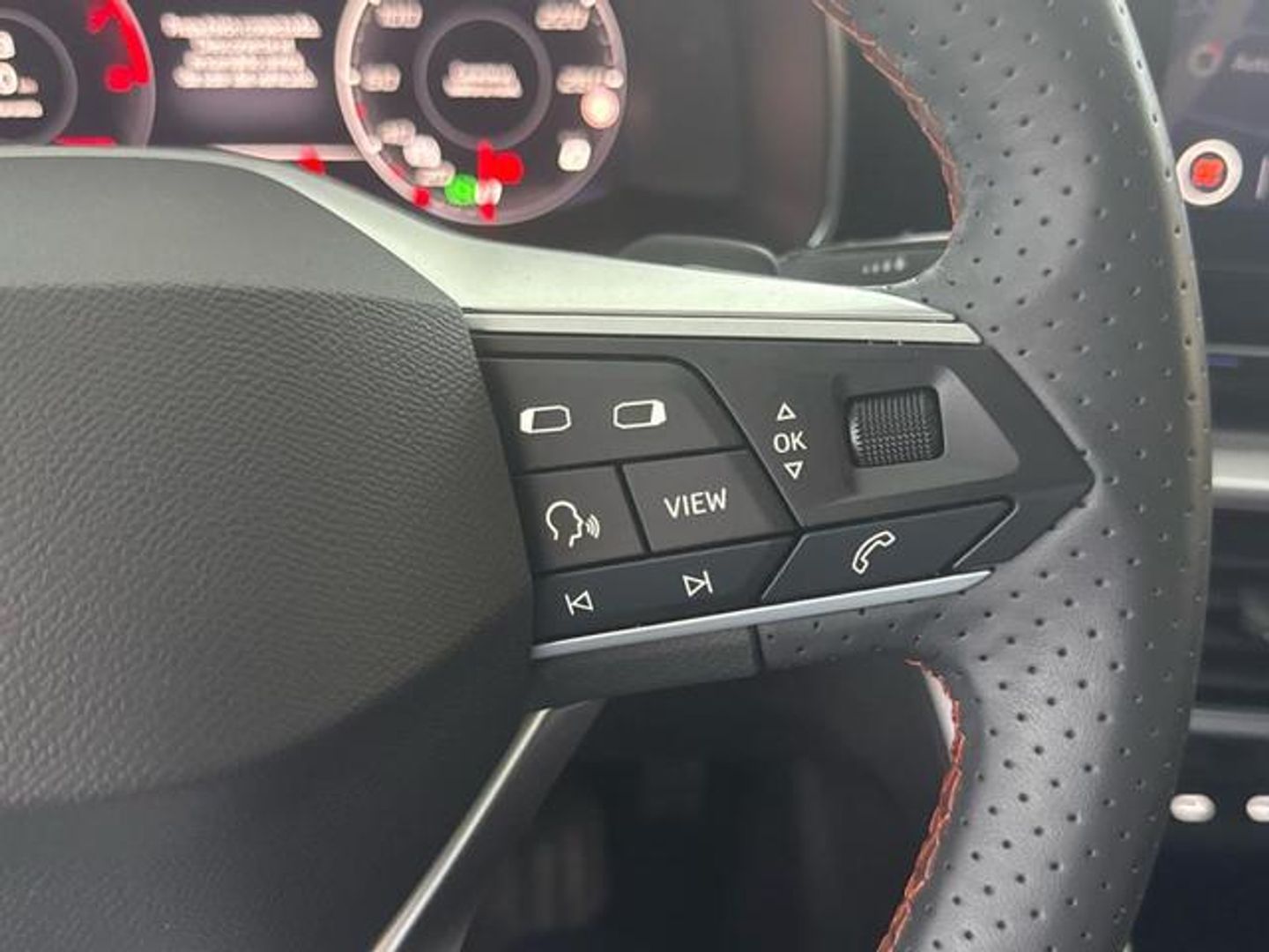 SEAT León 1.0 eTSI S&S FR 25 Aniversario DSG 81 kW (110 CV)