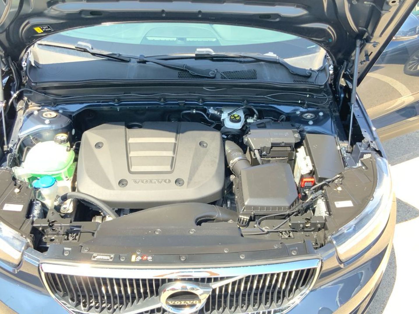 Volvo XC40 T3 Momentum Pro Auto 120 kW (163 CV)