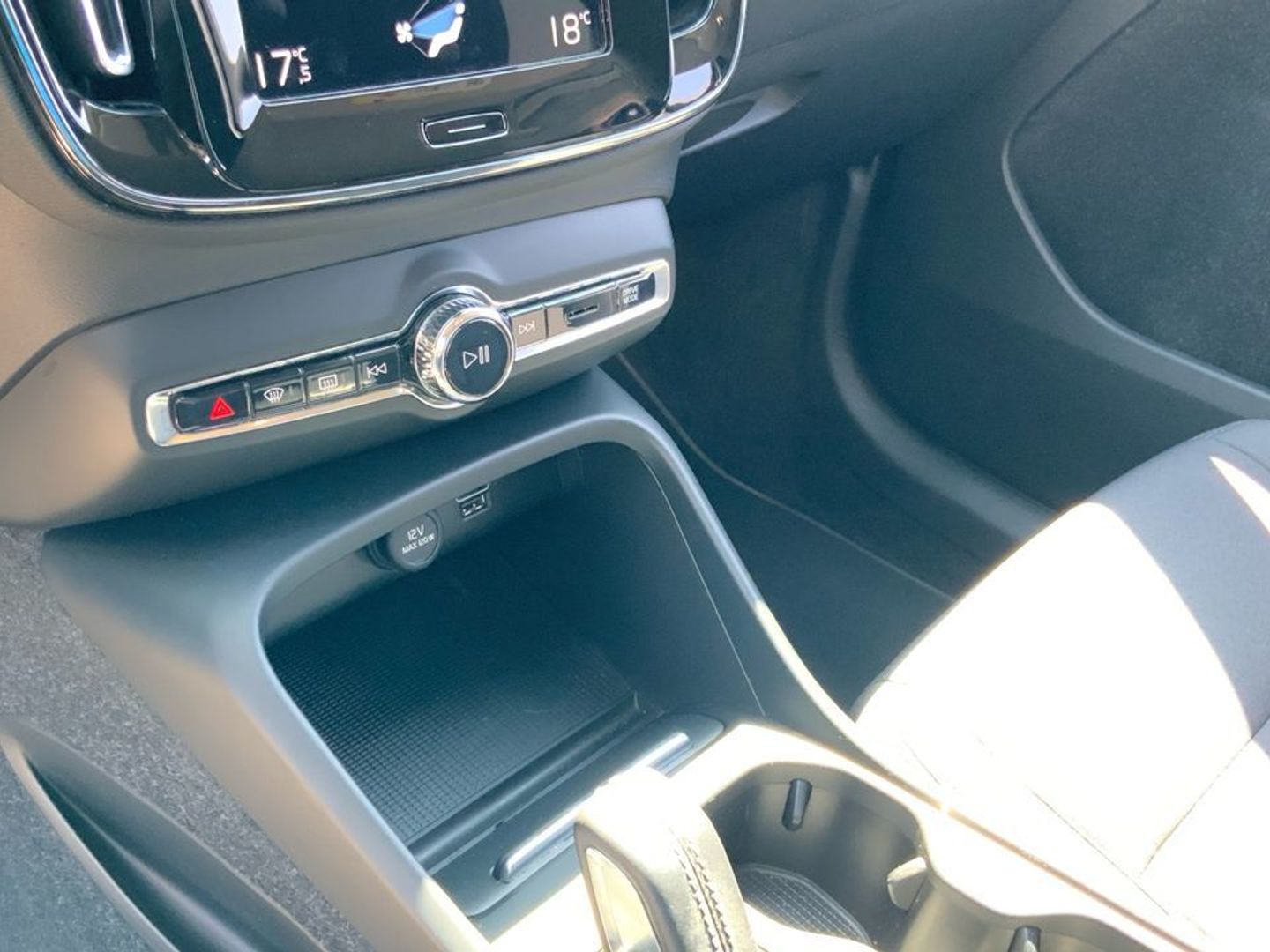 Volvo XC40 T3 Momentum Pro Auto 120 kW (163 CV)
