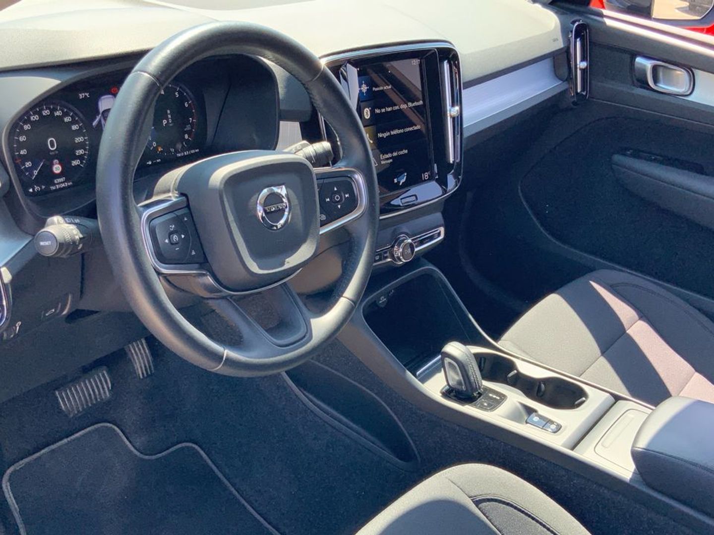 Volvo XC40 T3 Momentum Pro Auto 120 kW (163 CV)