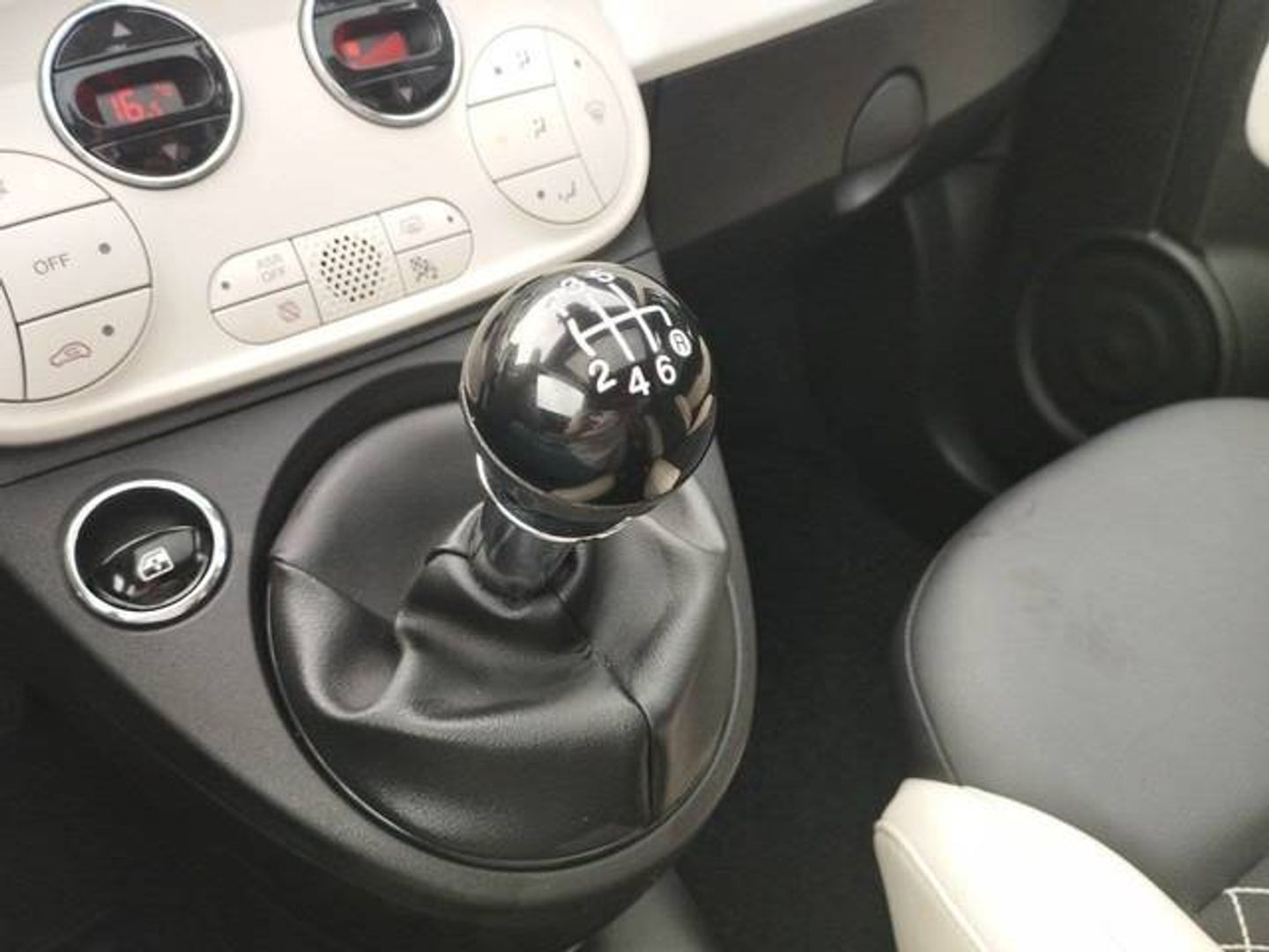 Fiat 500 1.0 Hybrid Dolcevita 51 kW (70 CV)
