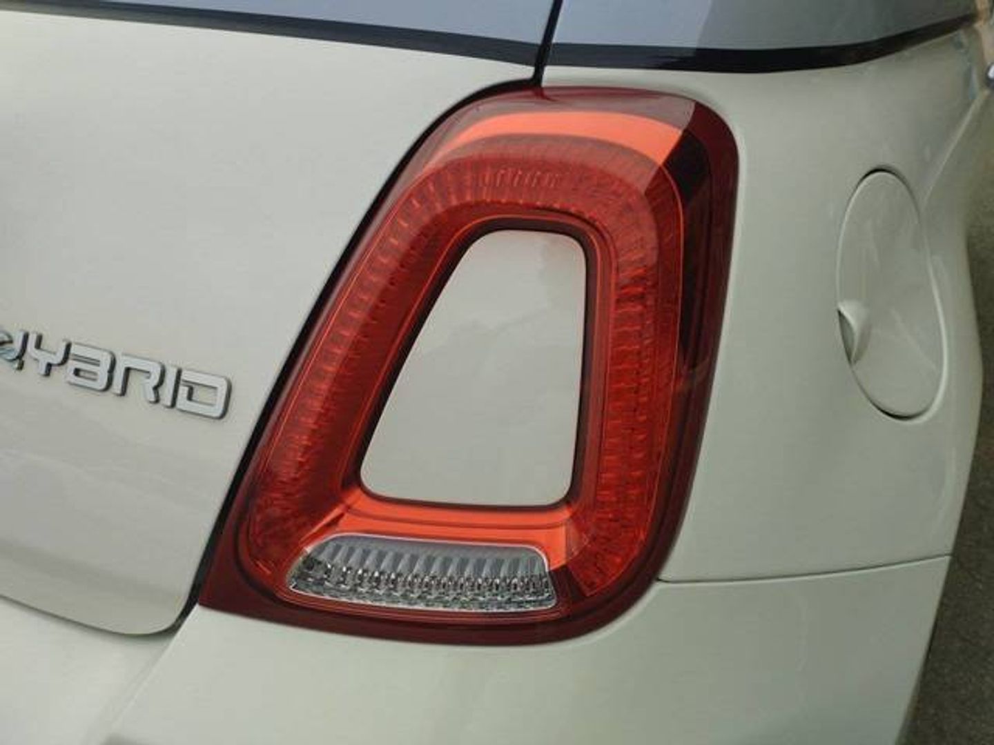 Fiat 500 1.0 Hybrid Dolcevita 51 kW (70 CV)