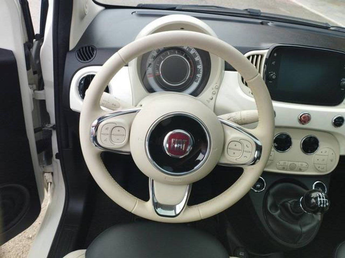 Fiat 500 1.0 Hybrid Dolcevita 51 kW (70 CV)