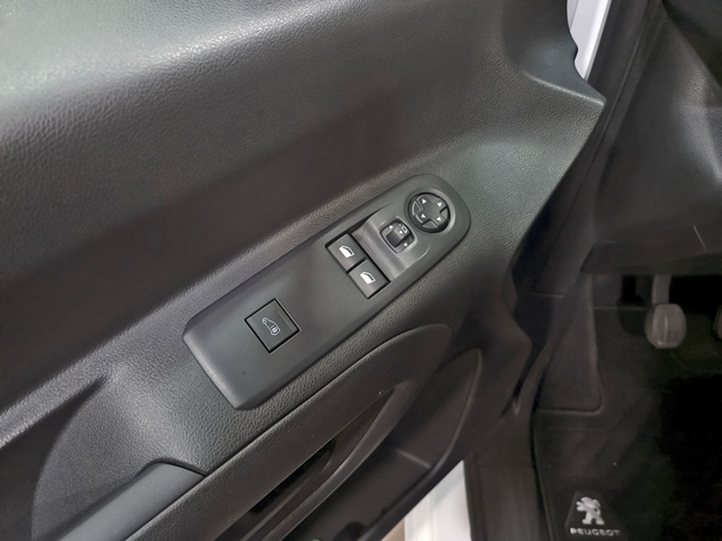 Peugeot Partner Furgon BlueHDi 100 Standard 600kg 75 kW (102 CV)