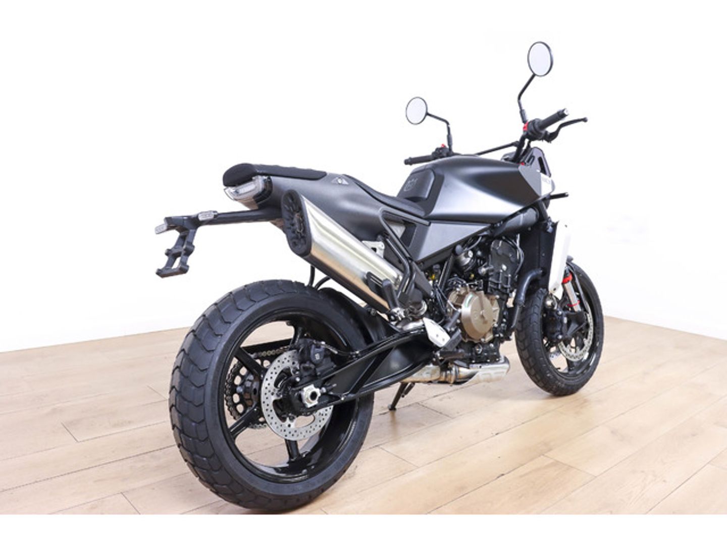 Husqvarna Svartpilen 801
