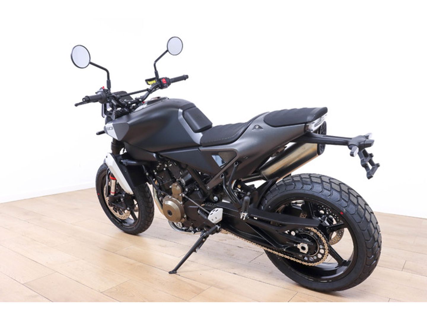 Husqvarna Svartpilen 801