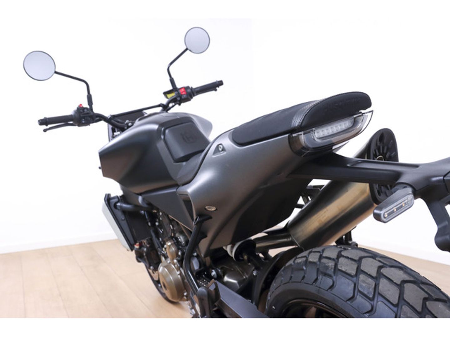 Husqvarna Svartpilen 801