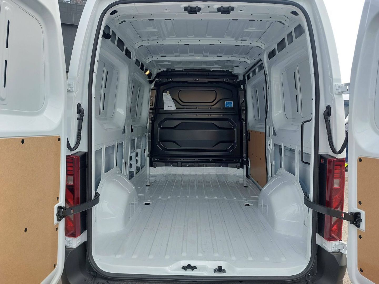 Renault Master E-Tech Furgon Gran Autonomía L2H2 3500 105 kW (143 CV)