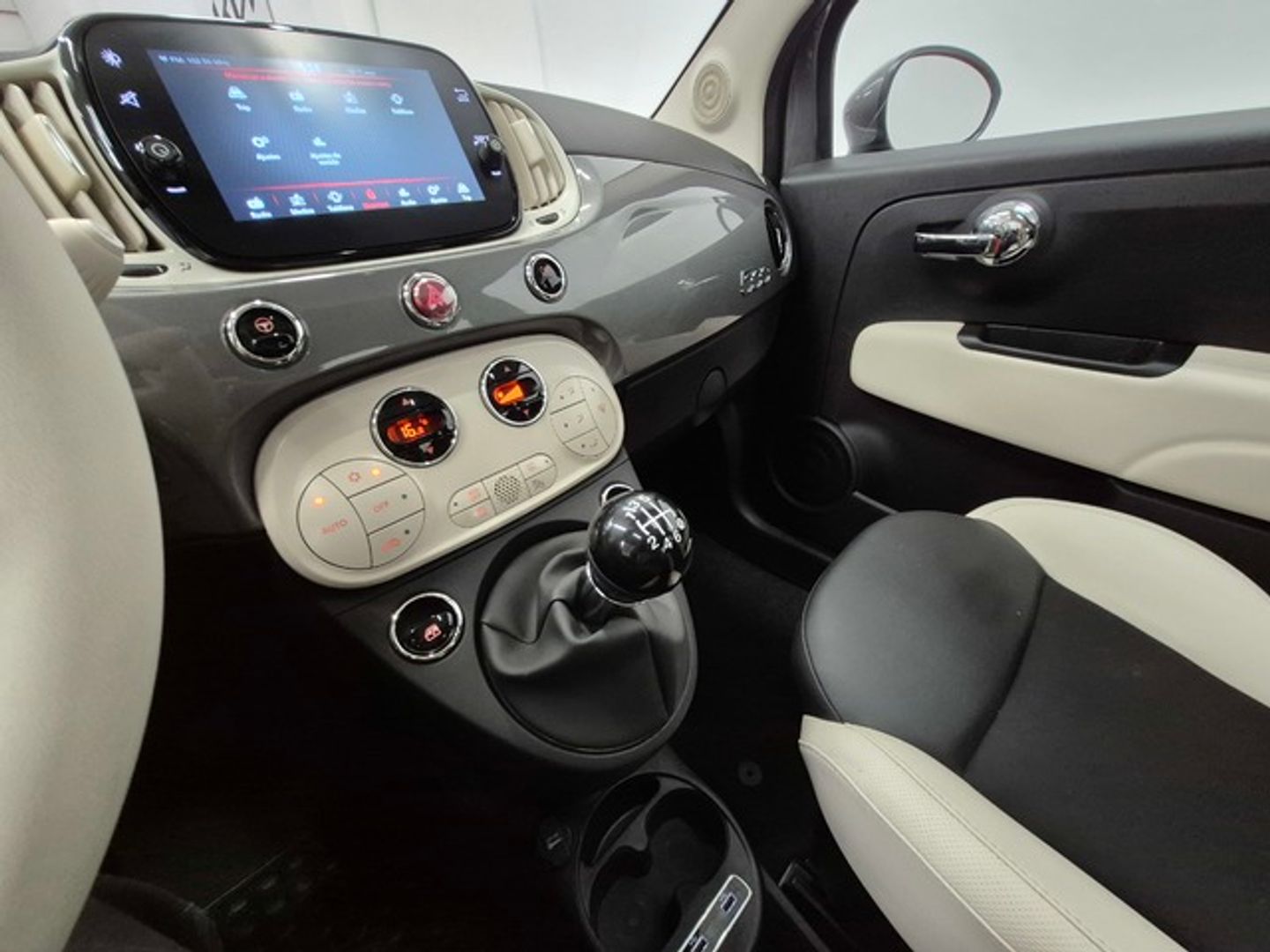 Fiat 500 1.0 Hybrid Dolcevita 51 kW (70 CV)