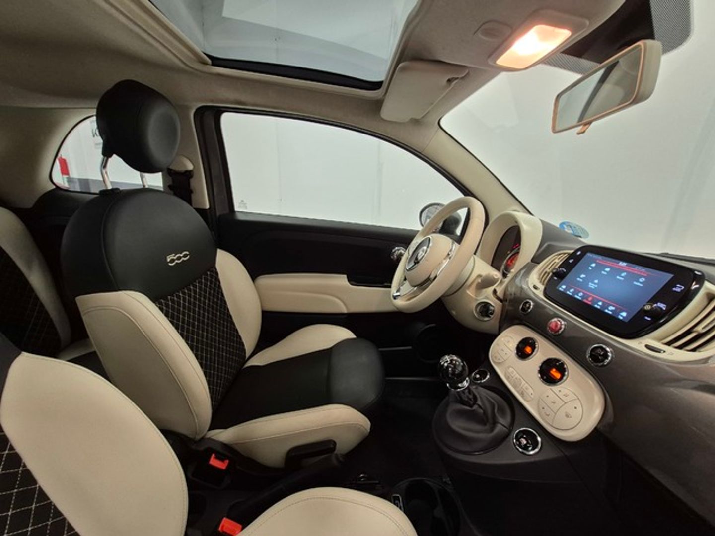 Fiat 500 1.0 Hybrid Dolcevita 51 kW (70 CV)