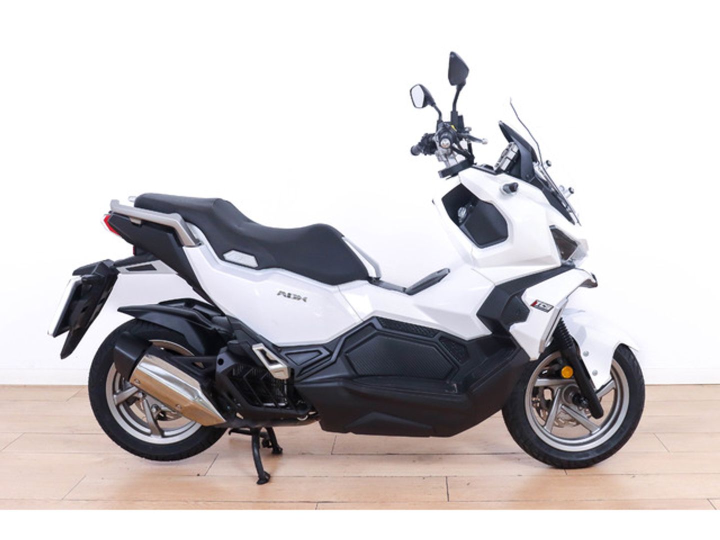 SYM ADX 125 Blanco Motorcycle