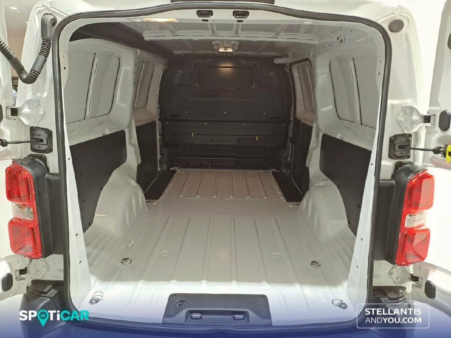 Opel Vivaro-e BEV 75kWh L Standard 100 kW (136 CV)
