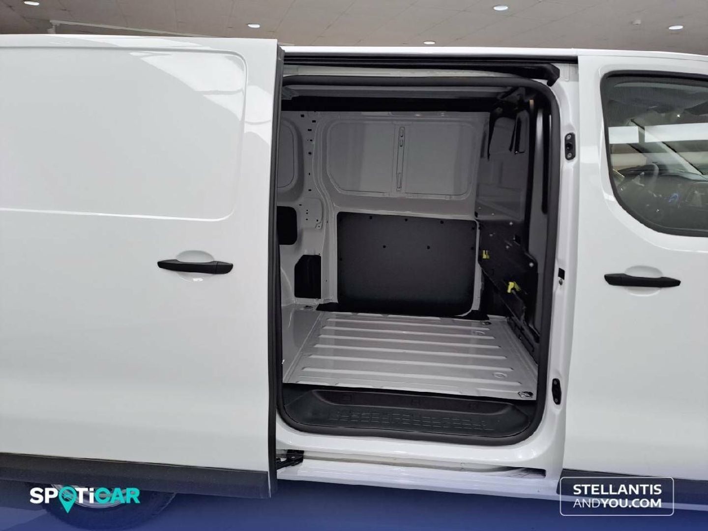 Opel Vivaro-e BEV 75kWh L Standard 100 kW (136 CV)